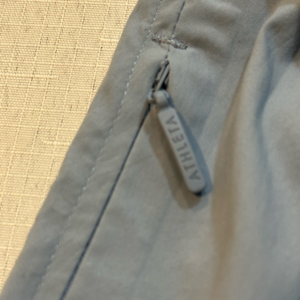 Athleta Blue Button Up Shirt Size M Lightweight w/ Zipper Pocket - Picture 4 of 16